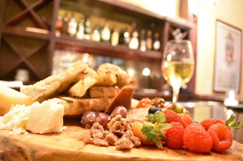 cheese-and-charcuterie-appetizers-at-vincent-chiccos